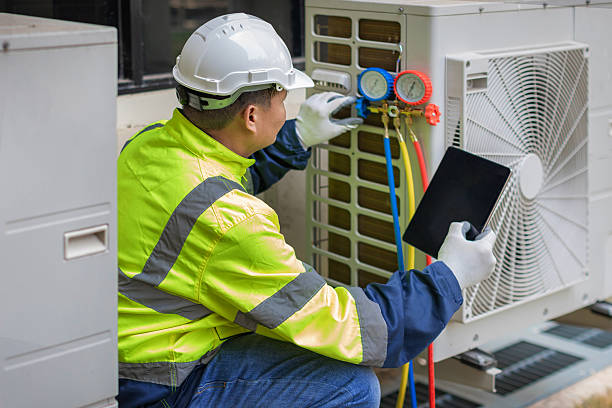Professional Hvac technician working in Hoffman Estates, IL